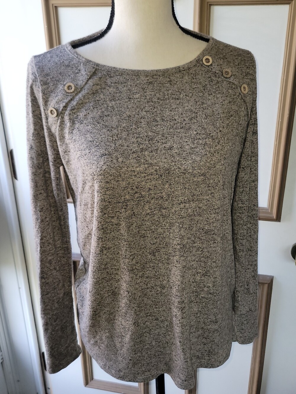 🔥5/$20 Women's Long-Sleeve Boatneck Button Detail Top - Gray